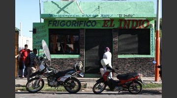 Detienen a 5 empleados de una carnicería por $700.000