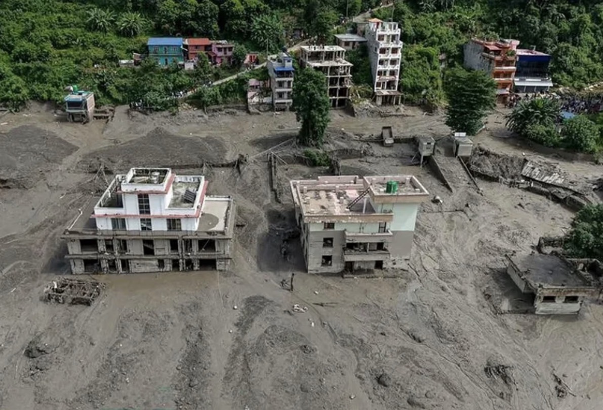 Desastre en Nepal: la cifra de muertos trepó a 1.451 y hay casi 5.800 desaparecidos