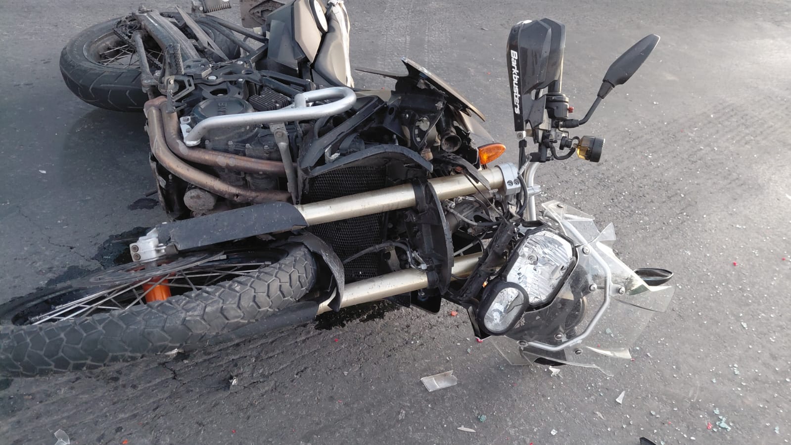 Violento choque entre auto y moto en Caucete dejó un herido