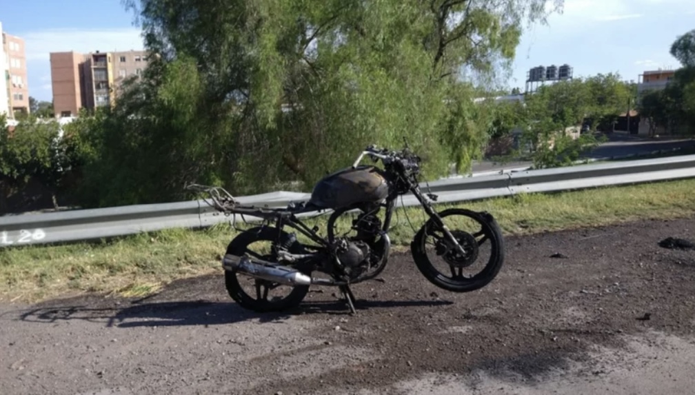 Una moto se prendió fuego en plena Circunvalación 