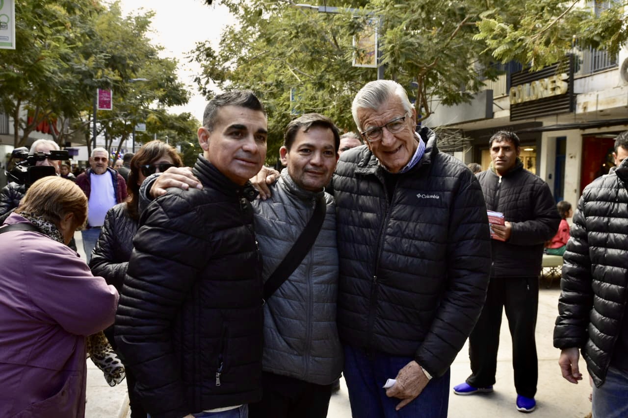 Gioja y Gramajo recorrieron la Peatonal de la Capital 