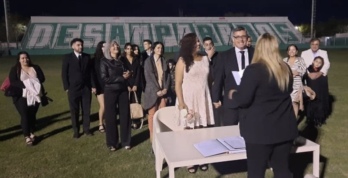 Fueron novios en la juventud y cumplieron el sueño de casarse en el Club de sus amores 