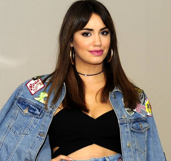 El gesto de Lali Espósito con una nena que vendía dibujos en la calle para ir a su show