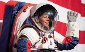 La NASA adapta sus trajes espaciales para llevar a la primera mujer a la Luna
