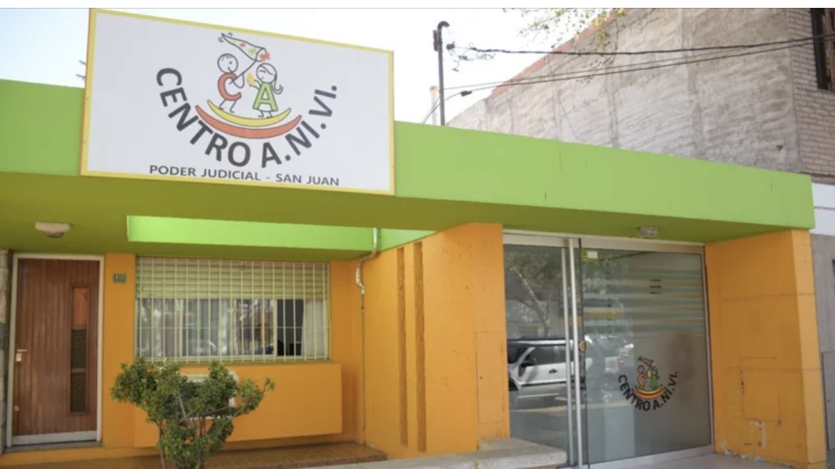 Le ofreció ayuda a una familia amiga para hospedarlos en su casa y violó a su hija 