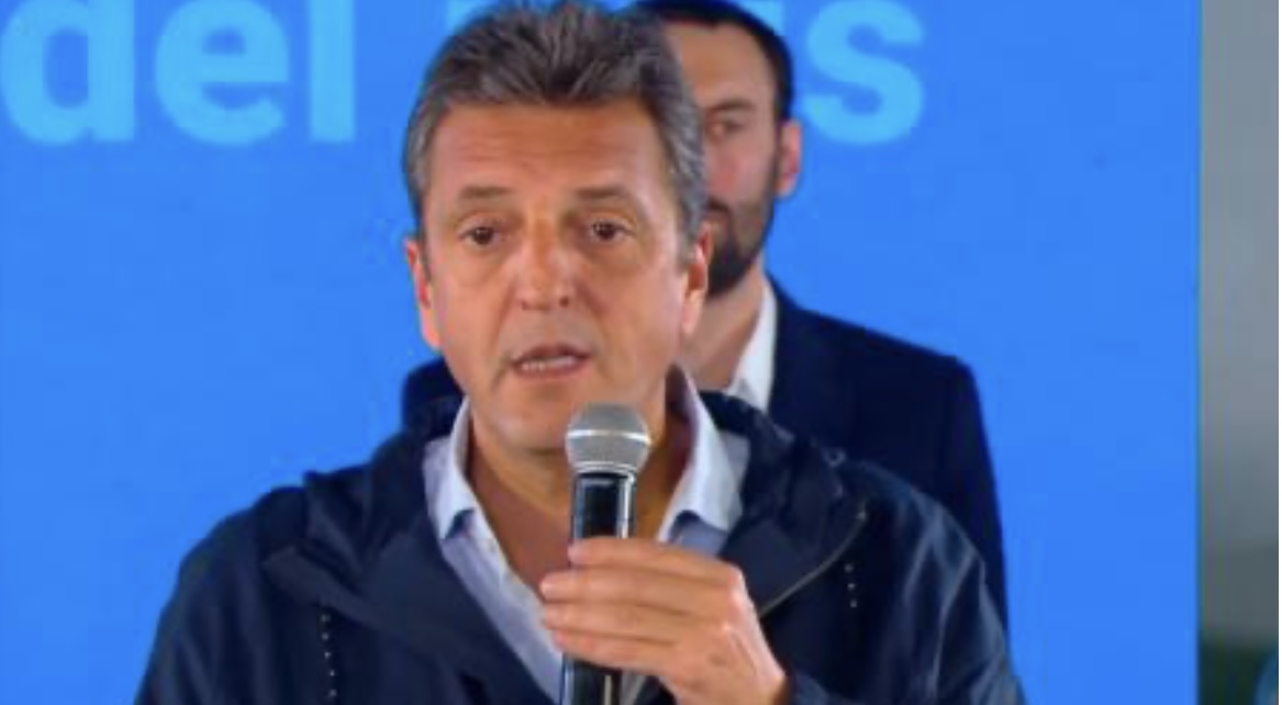 Massa anunció un refuerzo alimentario de $45.000 para jubilados