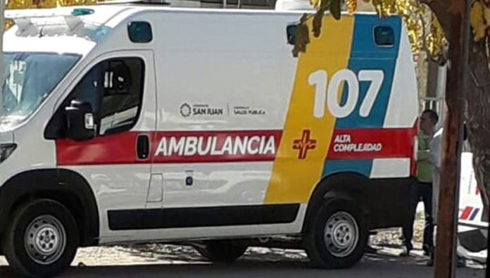 Un motociclista quedó muy grave después de chocar con una camioneta