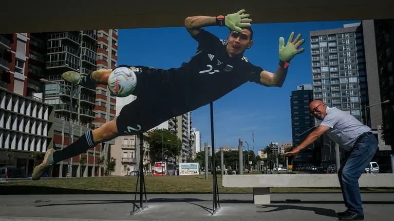 Emocionado, el "Dibu" Martínez fue homenajeado en su Mar del Plata natal
