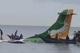 Un avión con 43 personas se estrelló en un lago de Tanzania