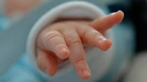 Un bebé de 3 meses murió ahogado con leche 