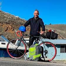 Un argentino está cruzando EE.UU. en bicicleta con pandemia y confinamiento estricto