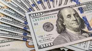 El dólar pegó un fuerte salto y superó los $300