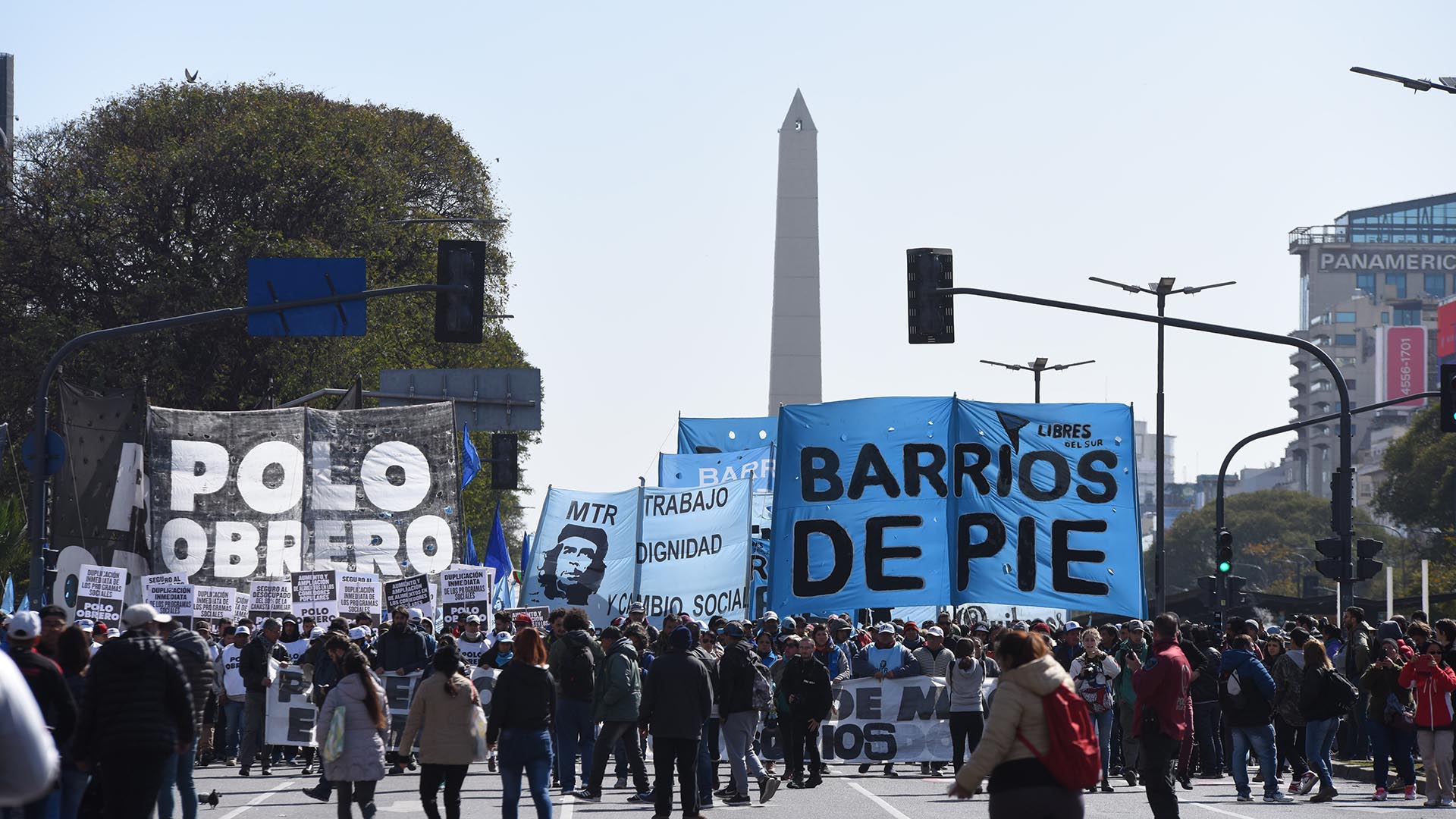 Más de 250 mil beneficiarios de planes sociales compraron dólares y declararon Bienes Personales