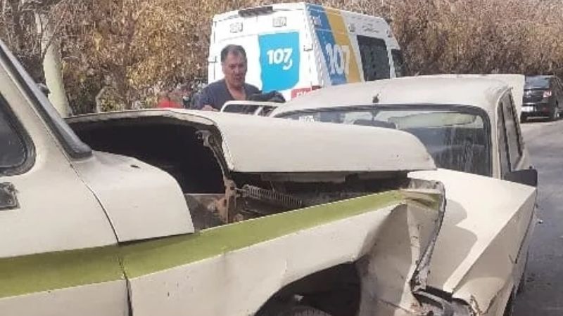 Dos vehículos "duros" chocaron de frente en Pocito sin consecuencias