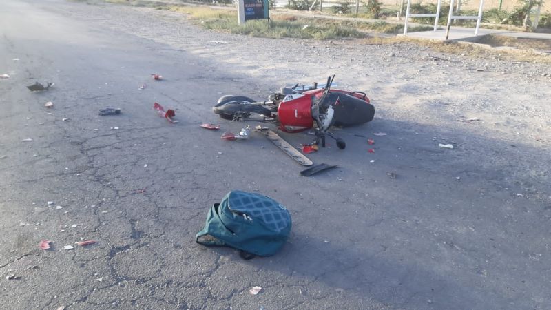Fuerte choque entre motos dejó a un hombre herido