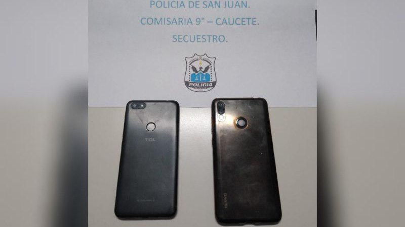 La mamá de un menor devolvió el celular que había robado su hijo