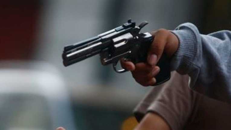 Violento robo a mano armada a una familia