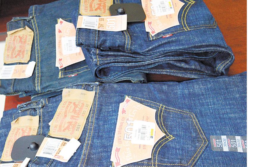 Irá presa por usar a su hijo para robar: embarazada quiso hurtar pantalones con un menor