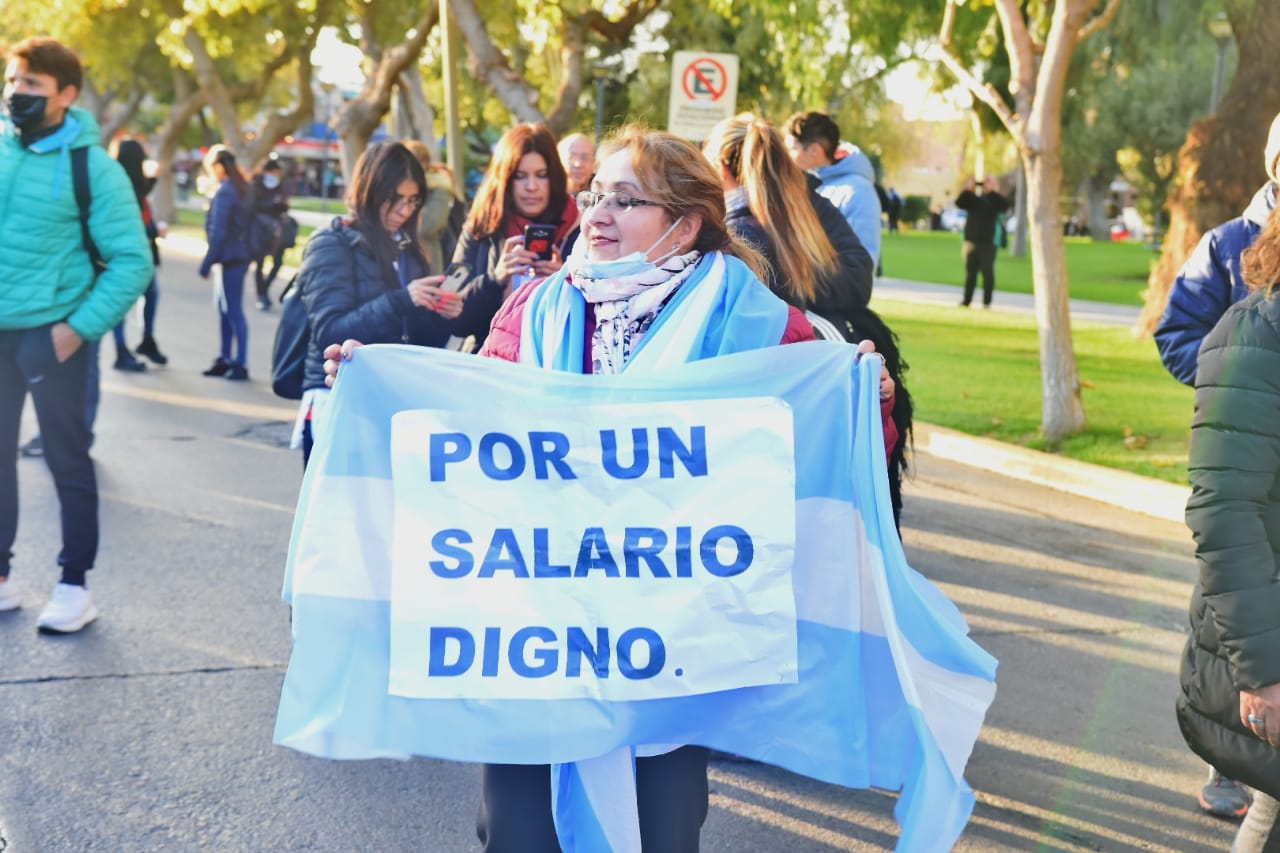 Docentes Autoconvocados iniciaron un paro en rechazo al aumento en cuotas