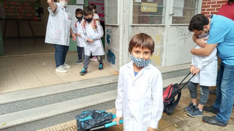 Avanza la negociación para implementar una hora más en las escuelas primarias