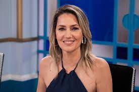 Losada criticó la "militancia rentada", pero nombró a su hermana con el escalafón más alto