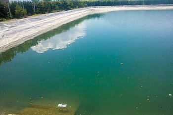 Un joven lucha por su vida luego de haber caído a un reservorio de agua