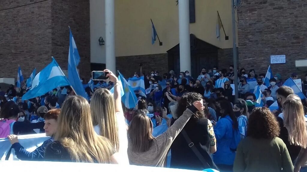 Sanjuaninos salieron a las calles para manifestarse en contra del Gobierno Nacional 