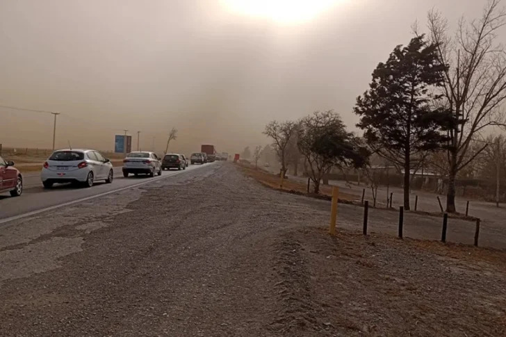Alertan por un fuerte viento en San Juan de más de 40 km/h