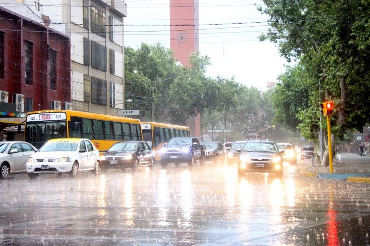 El Servicio Meteorológico anunció un fin de semana con lluvias y viento