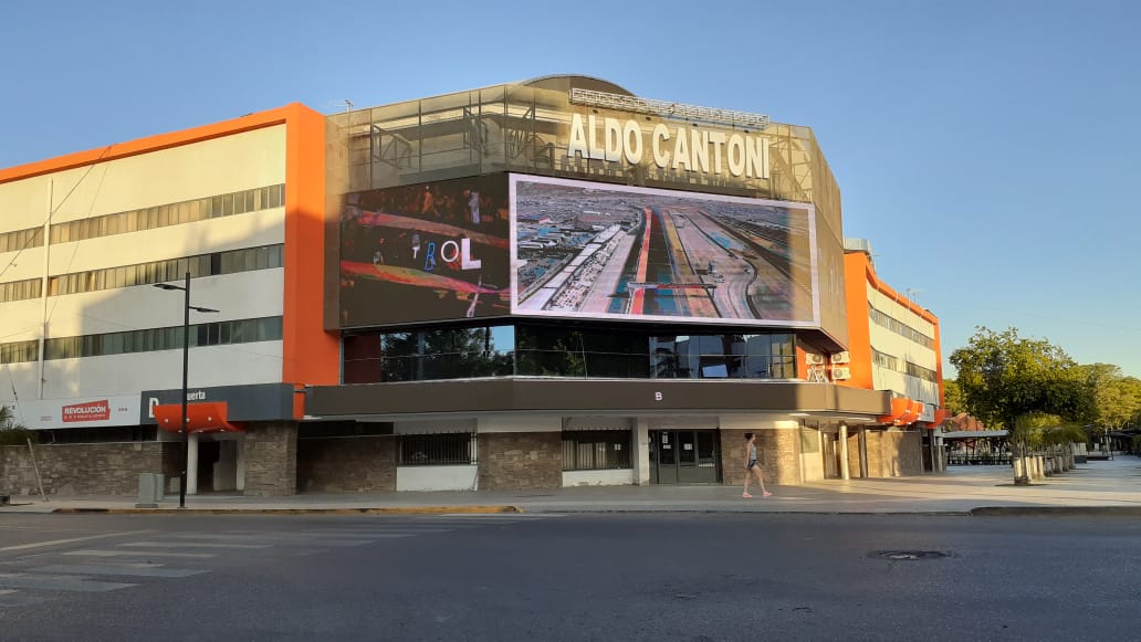 Un obrero que trabajaba en el Estadio Aldo Cantoni recibió una descarga eléctrica