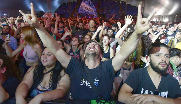 Uruguay: ya vacunaron con dos dosis a más del 50% de la población y habilitaron las fiestas y espectáculos públicos
