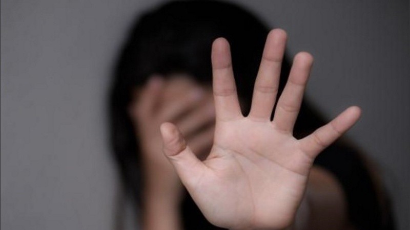 Le dio una brutal paliza a su hija de 15 años cuando le dijo que estaba embarazada