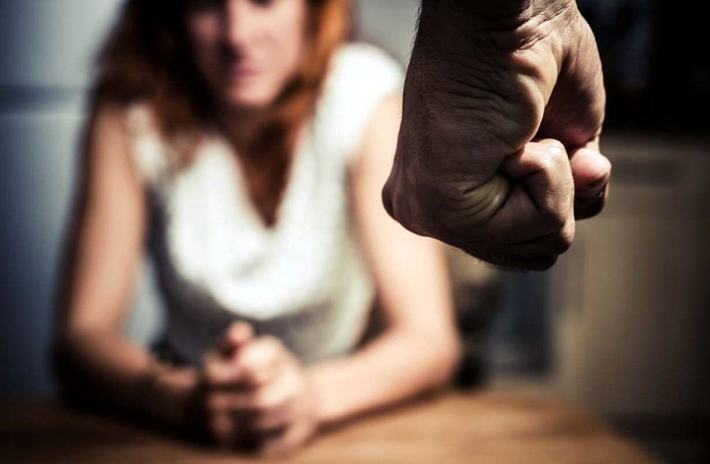 Violento hecho: su pareja le apuñaló la cara y le provocó un derrame 
