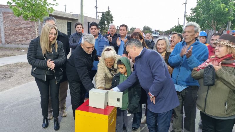 Los barrios Monseñor Báez Laspiur y Conjunto 2 inauguraron obras de iluminación
