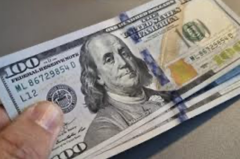 El Gobierno confirmó que mañana el dólar oficial subirá tres pesos y se moverá 3% hasta fin de mes