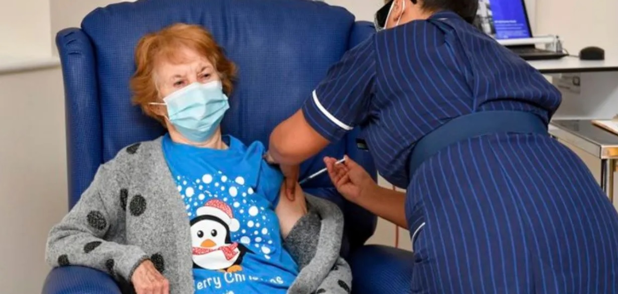 Reino Unido inició la vacunación masiva contra el coronavirus
