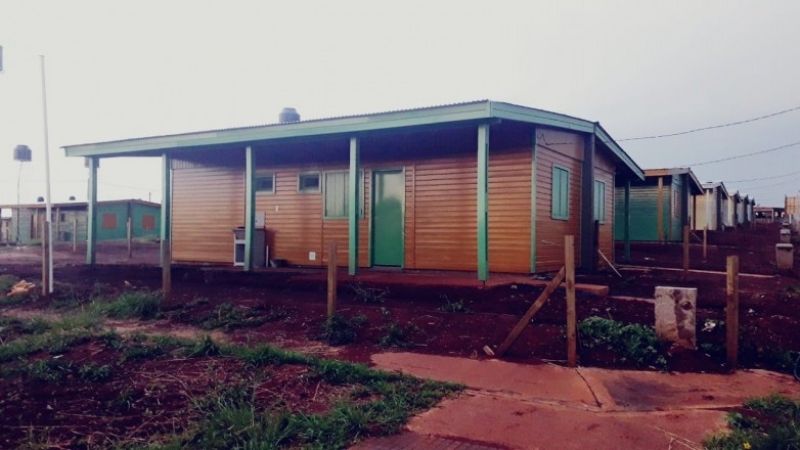 Decidieron que las 25 casas prefabricadas misioneras vayan a Pocito