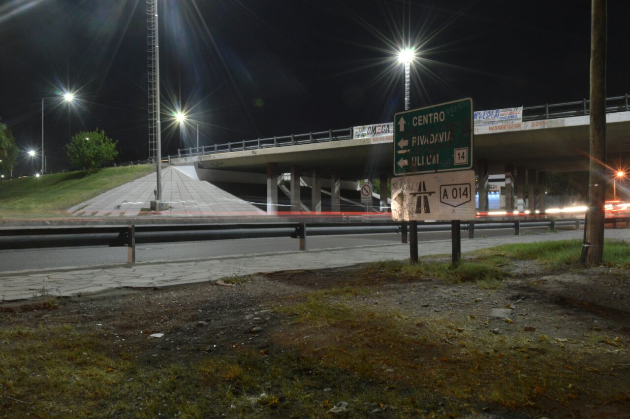 Estaba ebrio, robó una bicicleta, lo persiguieron y se tiró desde un puente de la Circunvalación 