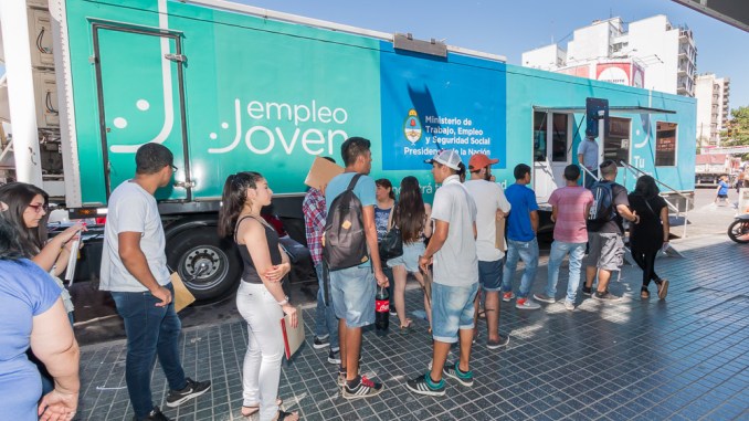 Una buena: bajó el desempleo al 6,9% en el segundo trimestre del año
