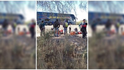 Se incendiaba un colectivo de larga distancia y los pasajeros debieron ayudar a combatir el fuego