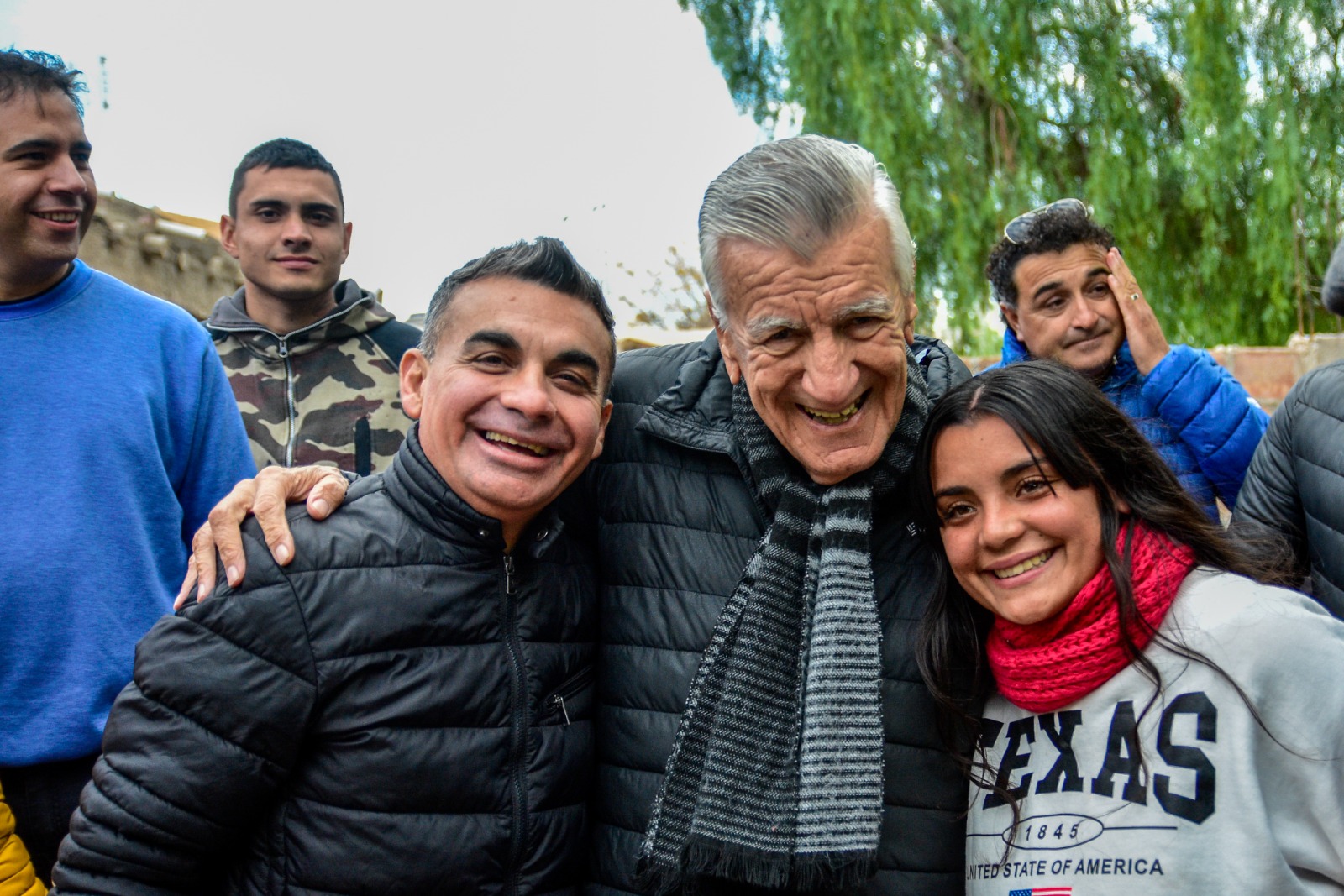 Pese al frío, Gioja y Gramajo recorrieron Albardón 