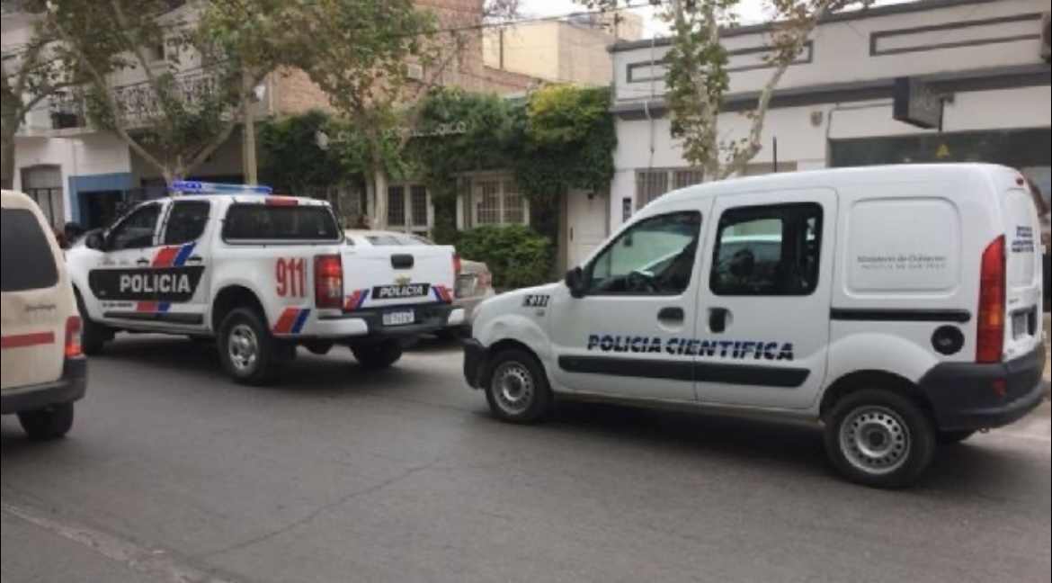 Salió a trabajar y cuando volvió le habían desvalijado la casa