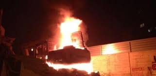 Momentos de pánico por el incendio de una retroexcavadora