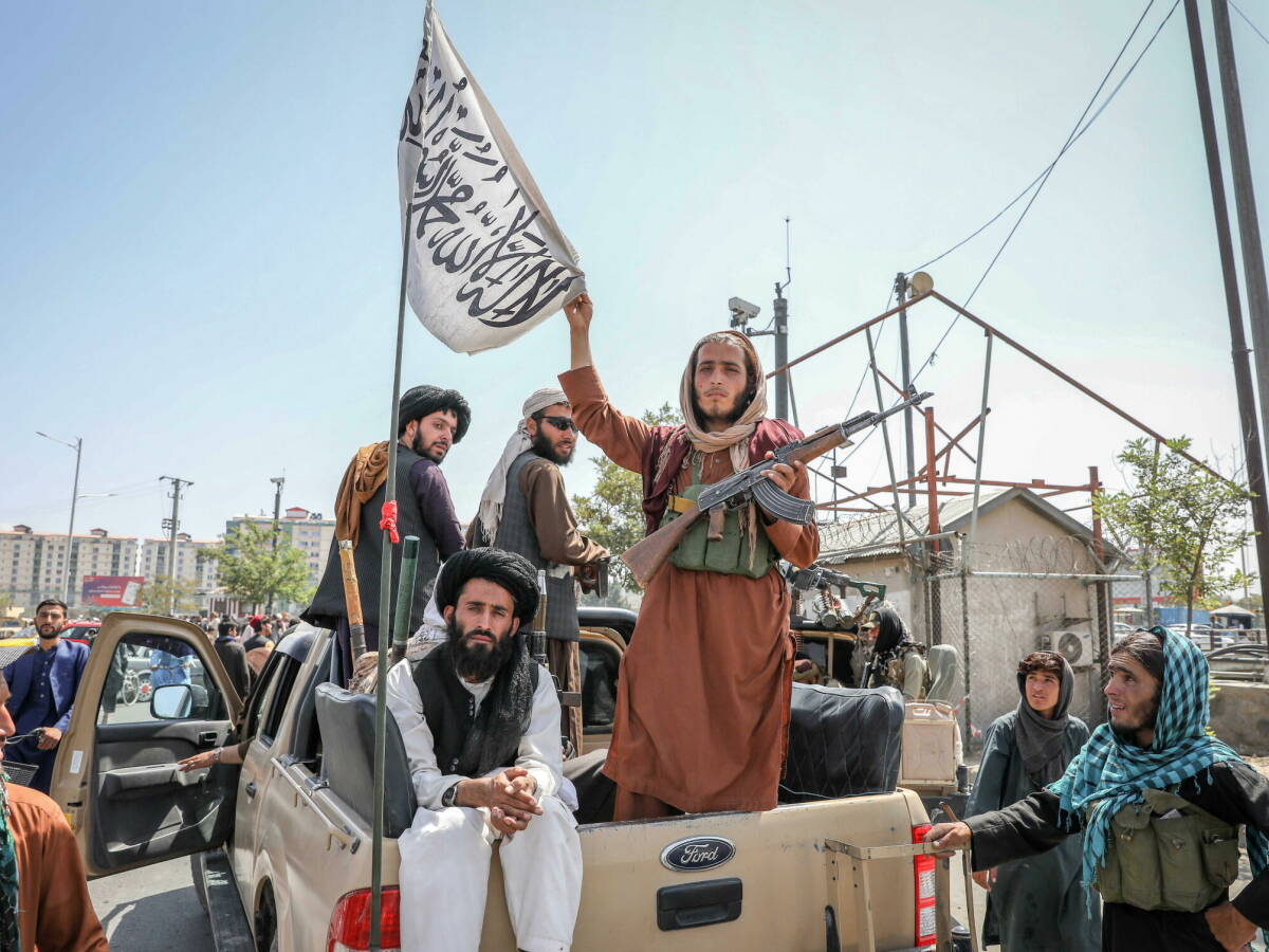 Toma forma en Afganistán una rebelión contra los talibanes