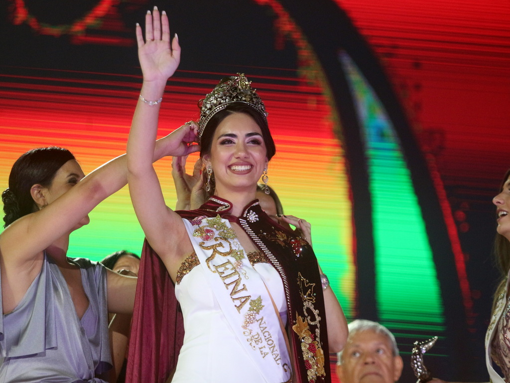 Natasha Sánchez, de Santa Rosa, es la nueva Reina Nacional de la Vendimia 2022