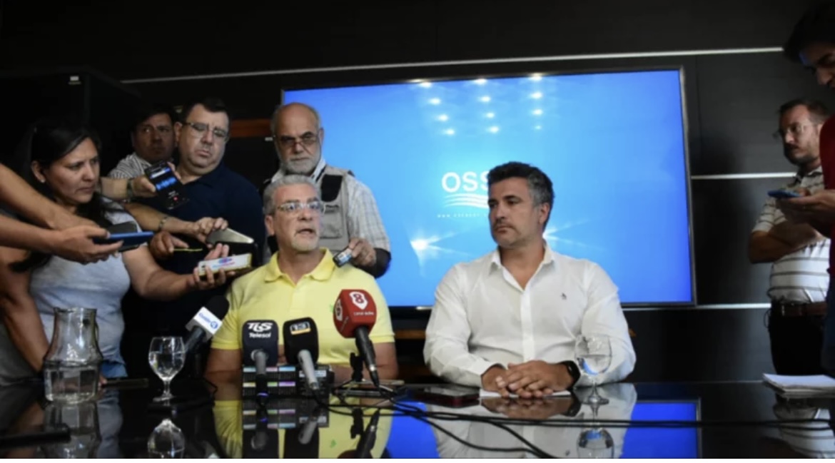 Osse hecho a tres empleados responsabilizándolos por el agua turbia