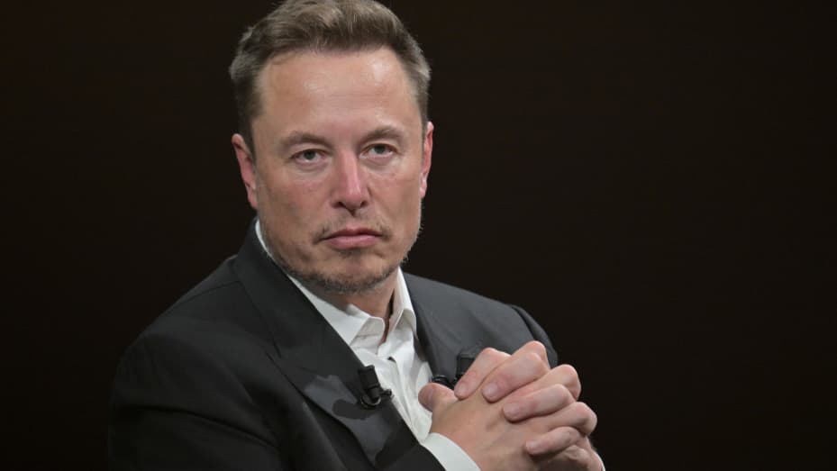 Elon Musk cree que está lesionado y podría postergar la pelea pactada contra Mark Zuckerberg