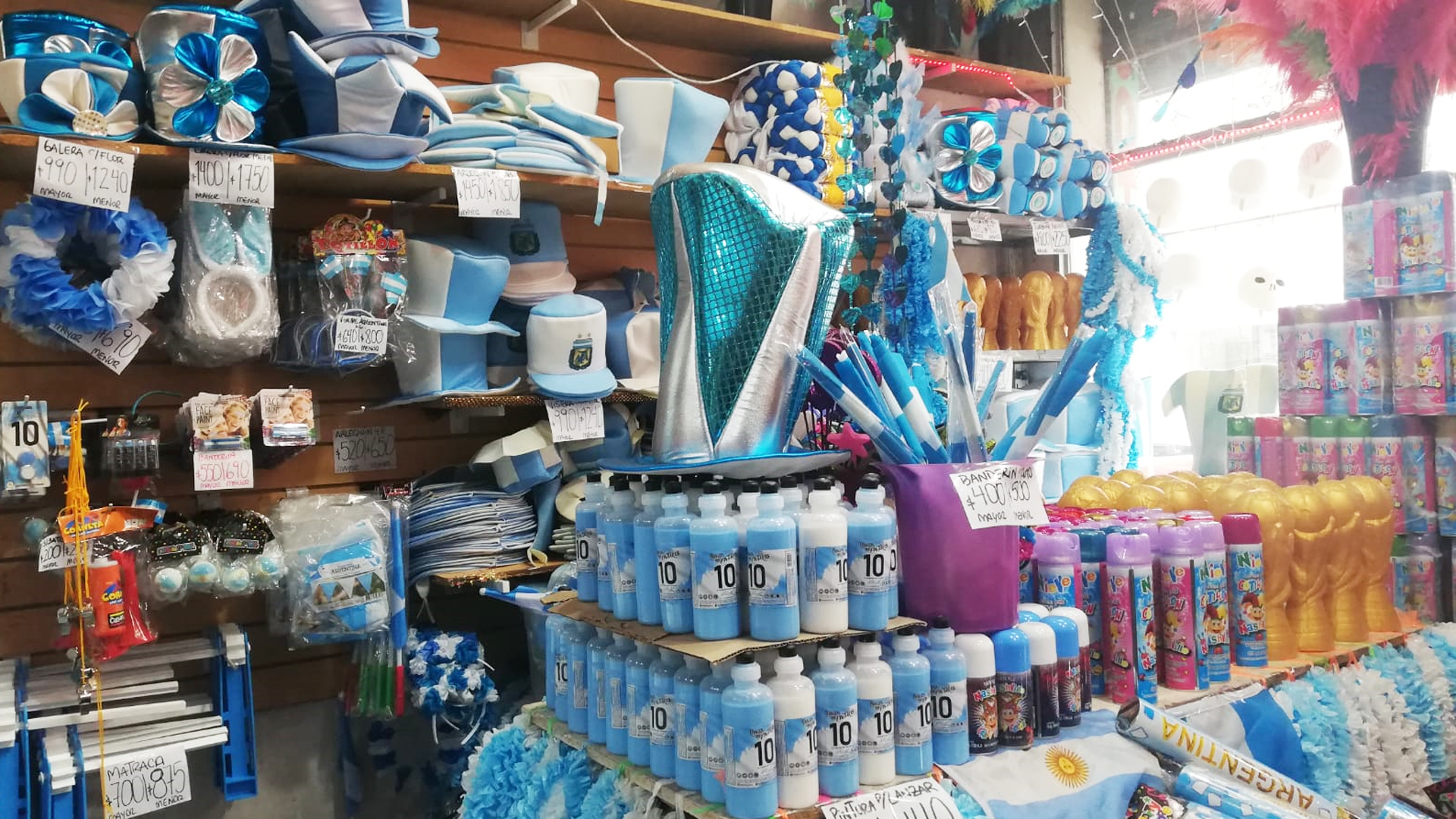 Denuncian que PAMI gastó $14 millones en cotillón para el Mundial