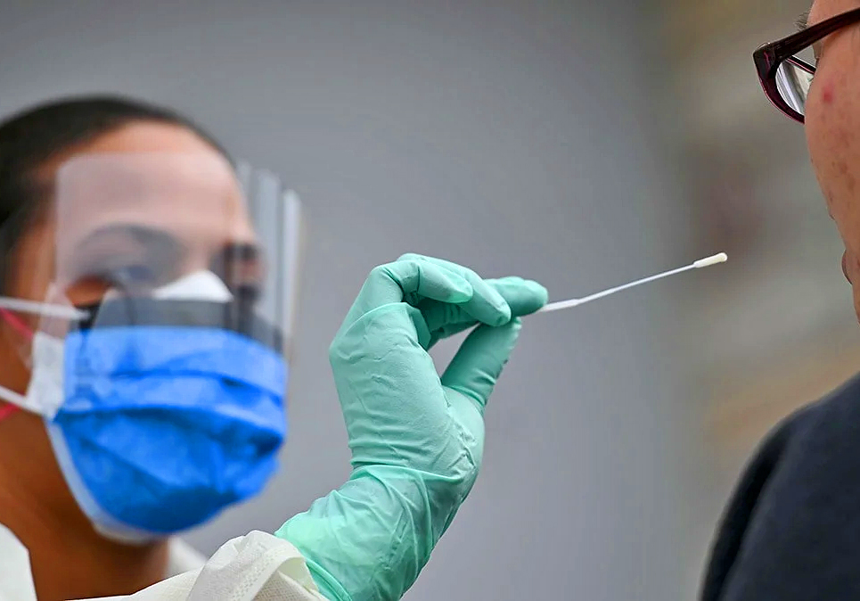 Los casos de COVID en Argentina crecieron 150% en el último mes