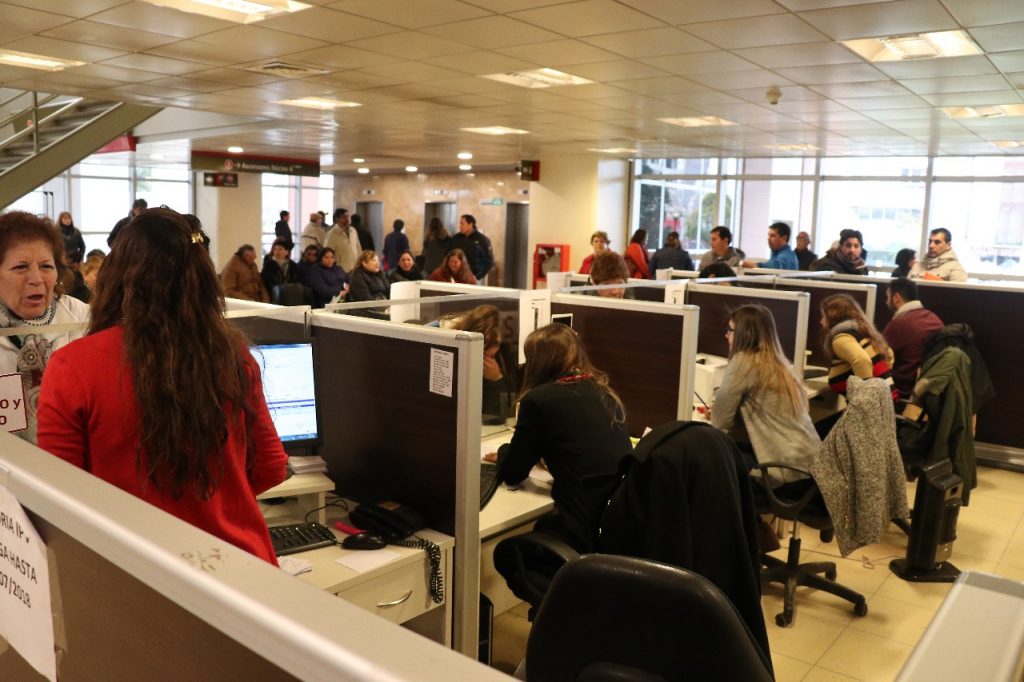 Los contratados que pasen a planta permanente, primero, deberán estar al día en Rentas e IPV